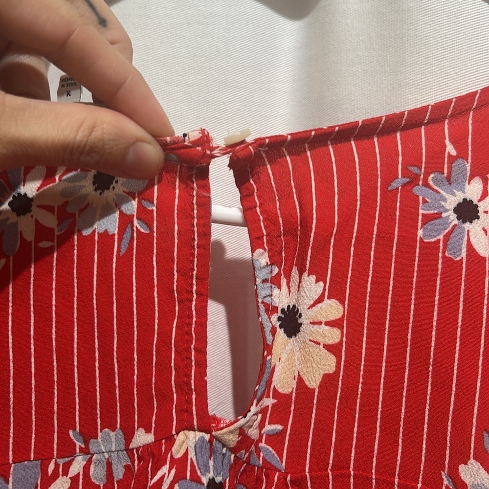 MADEWELL Women’s Red Blouse with Flower Pattern Size Medium - Picture 7 of 8
